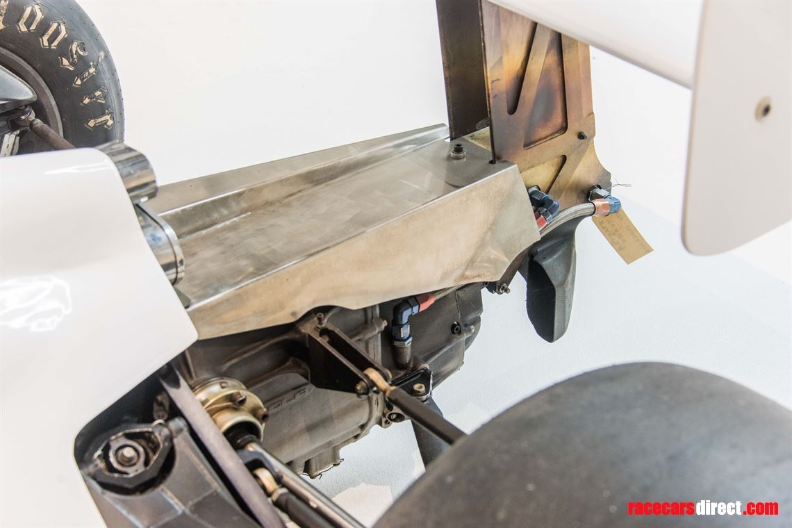 indy-car-lola-t8900-running-car