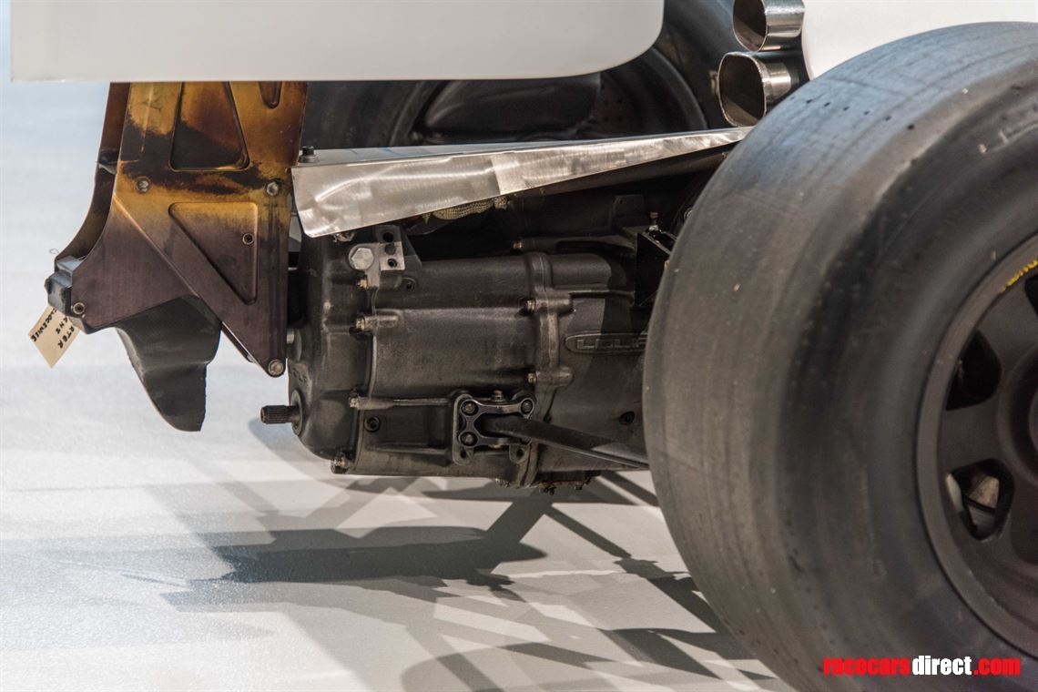 indy-car-lola-t8900-running-car