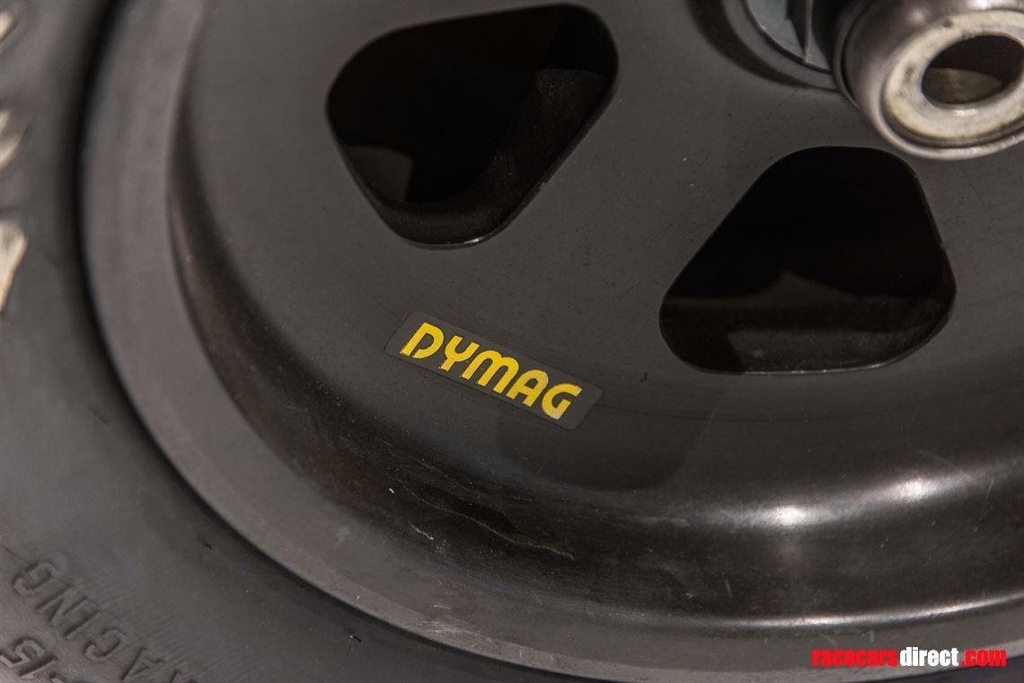 indy-car-lola-t8900-running-car