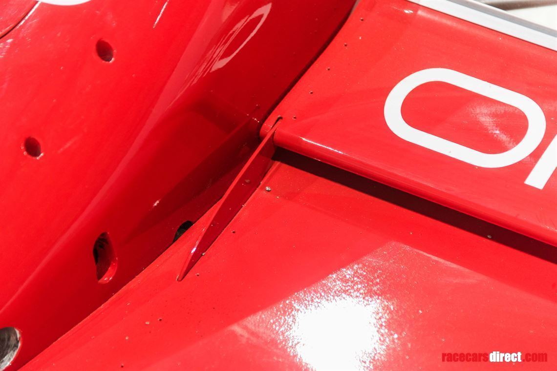 indy-car-lola-t8900-running-car