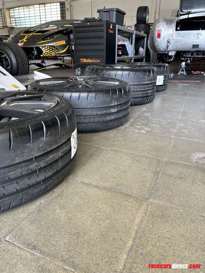 brand-new-ferrari-488-pista-carbon-wheels-and