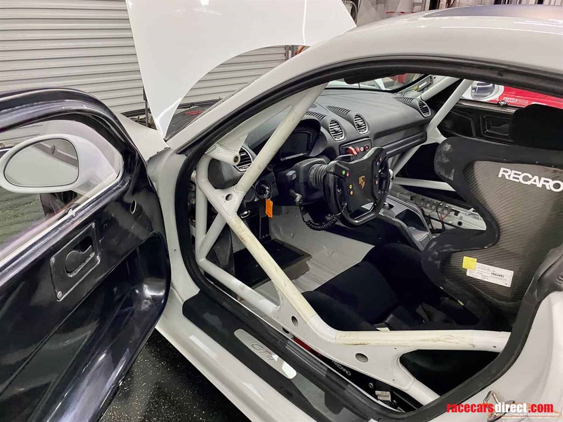 porsche-718-gt4-clubsport-competition