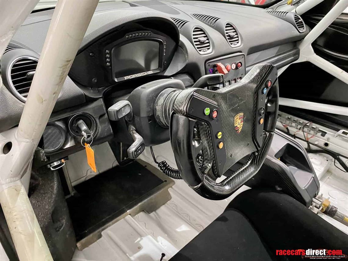 porsche-718-gt4-clubsport-competition