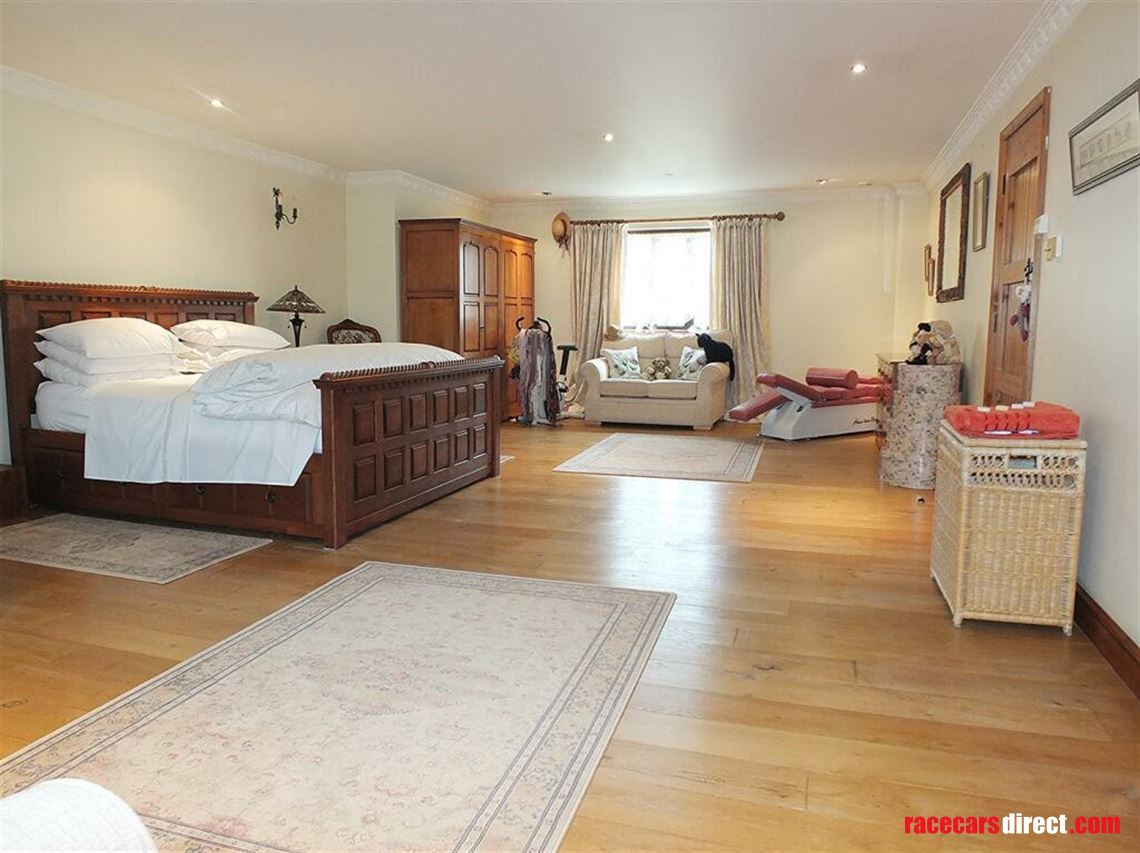 5-bed-house-with-workshops-storage-hgv-access