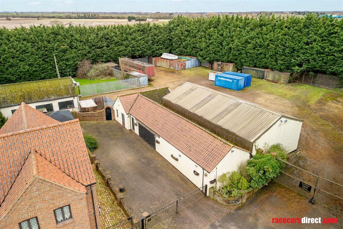 5-bed-house-with-workshops-storage-hgv-access