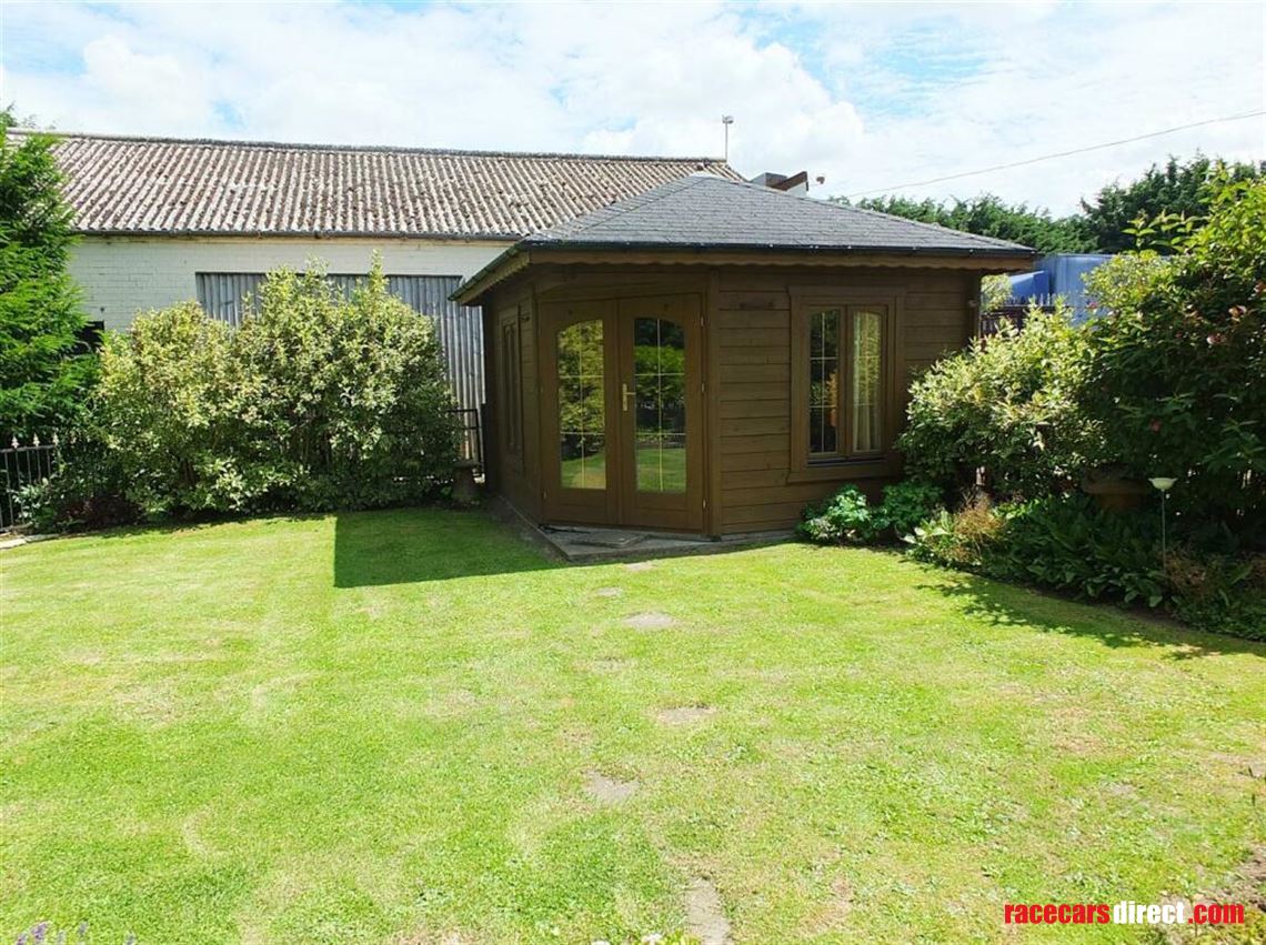 5-bed-house-with-workshops-storage-hgv-access