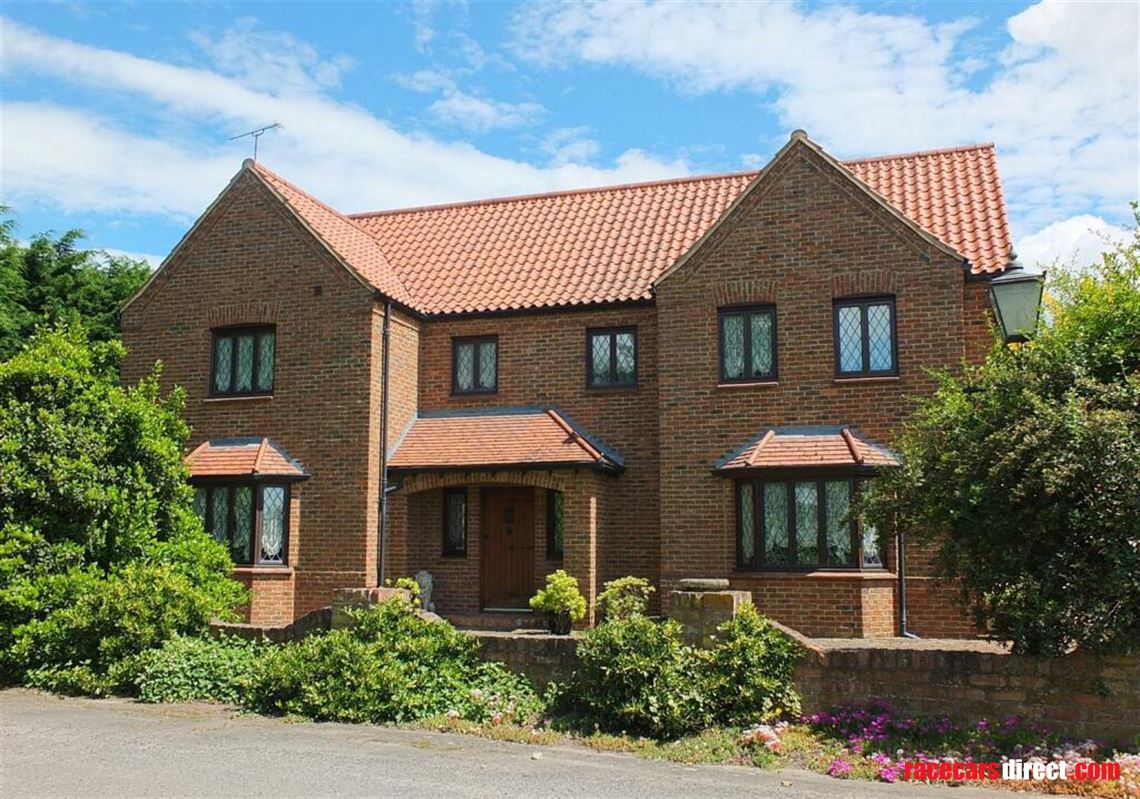 5-bed-house-with-workshops-storage-hgv-access