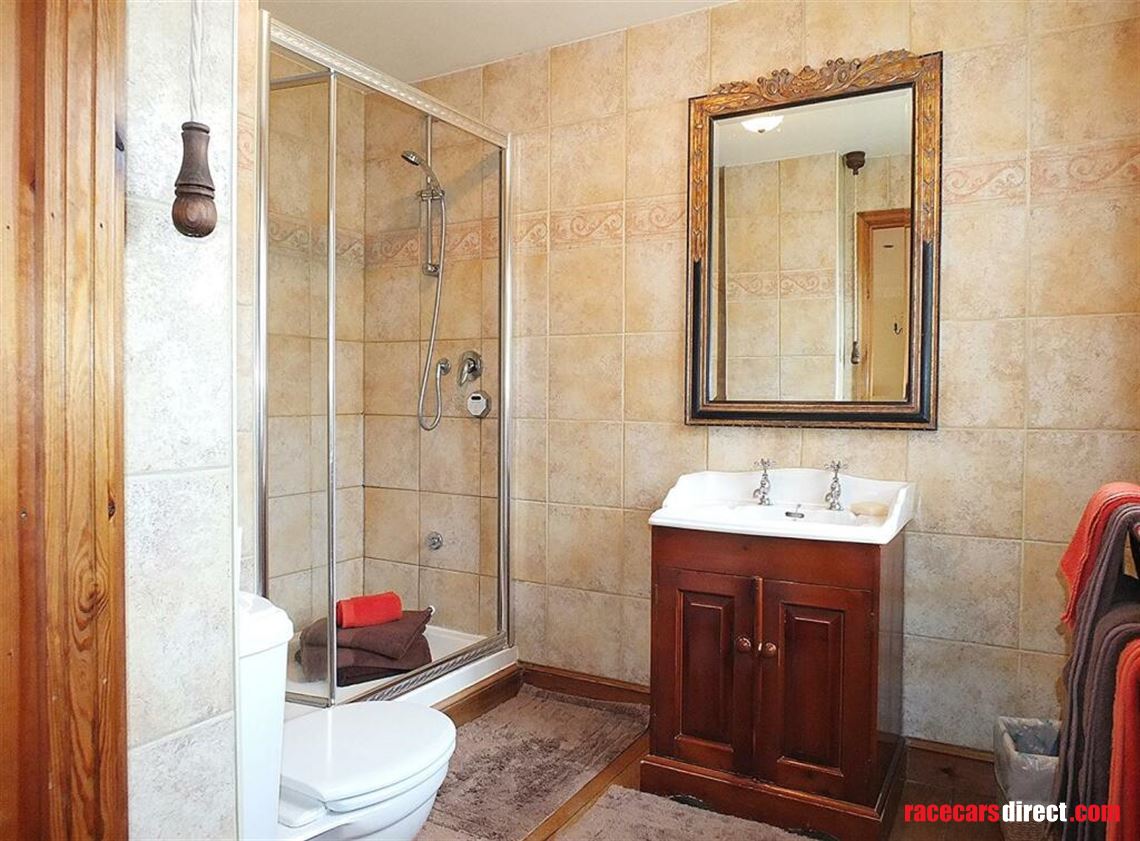 5-bed-house-with-workshops-storage-hgv-access