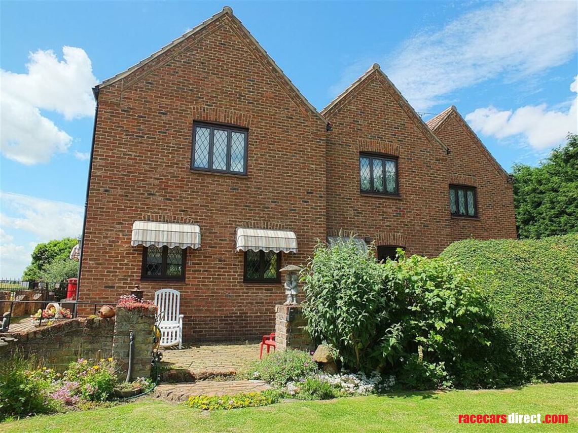 5-bed-house-with-workshops-storage-hgv-access