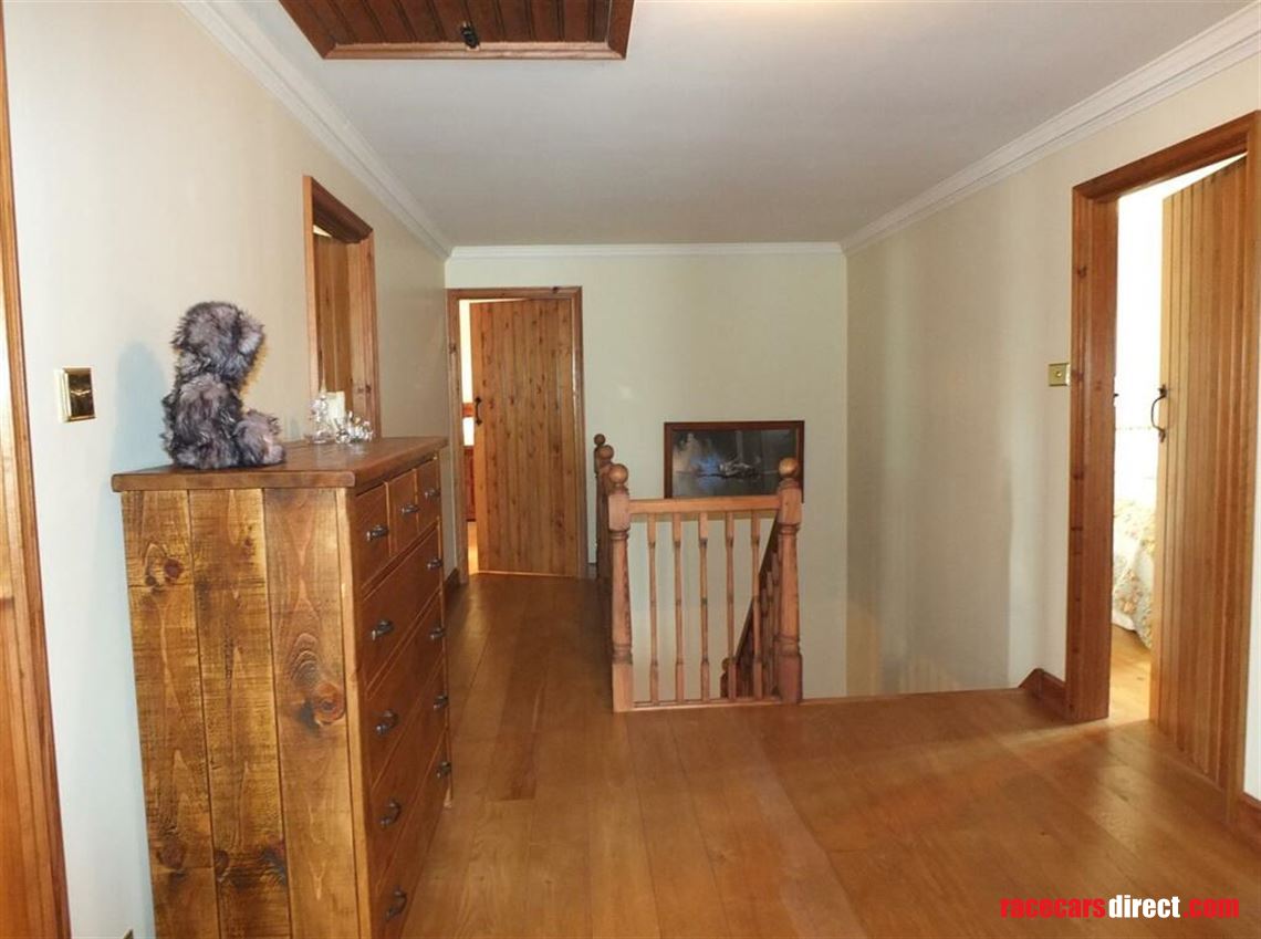 5-bed-house-with-workshops-storage-hgv-access