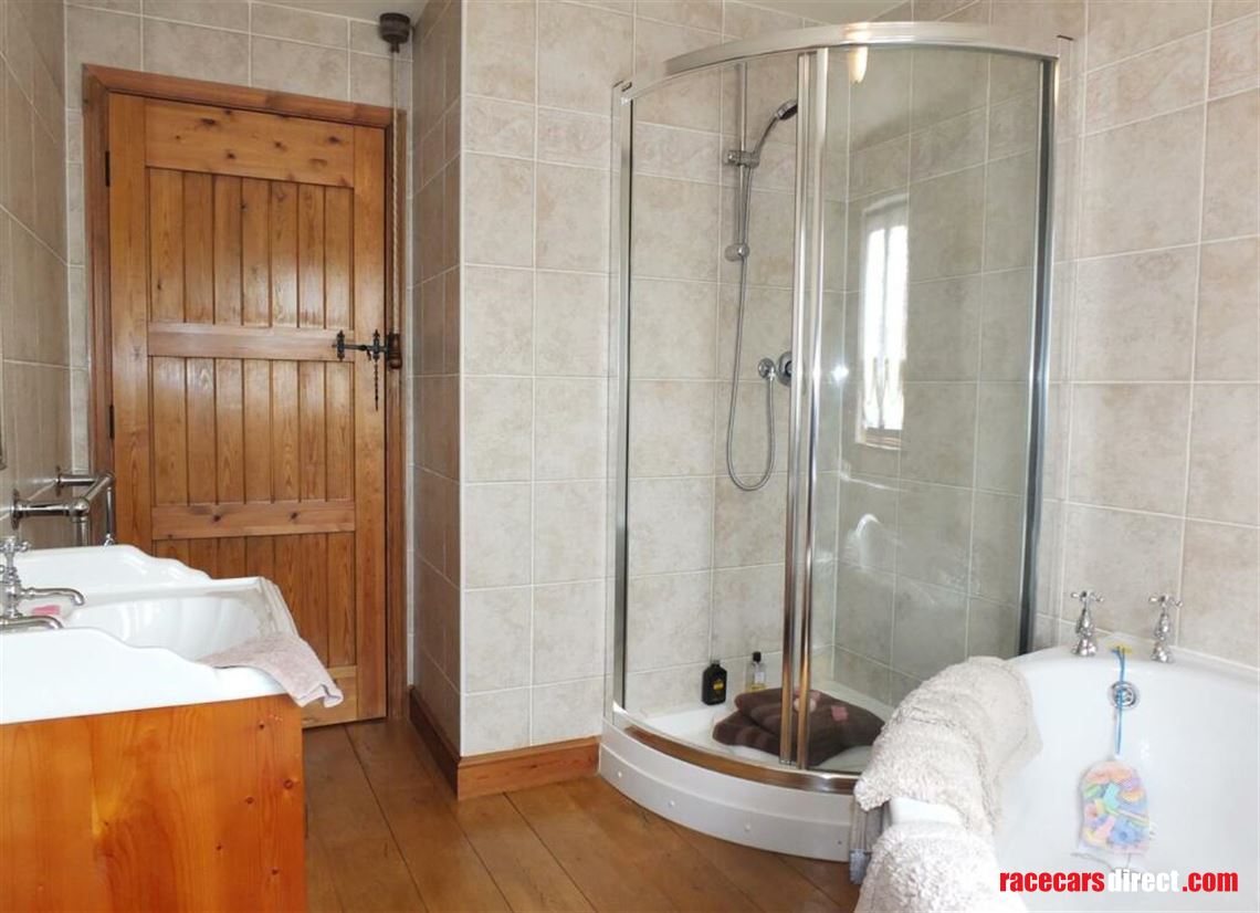 5-bed-house-with-workshops-storage-hgv-access