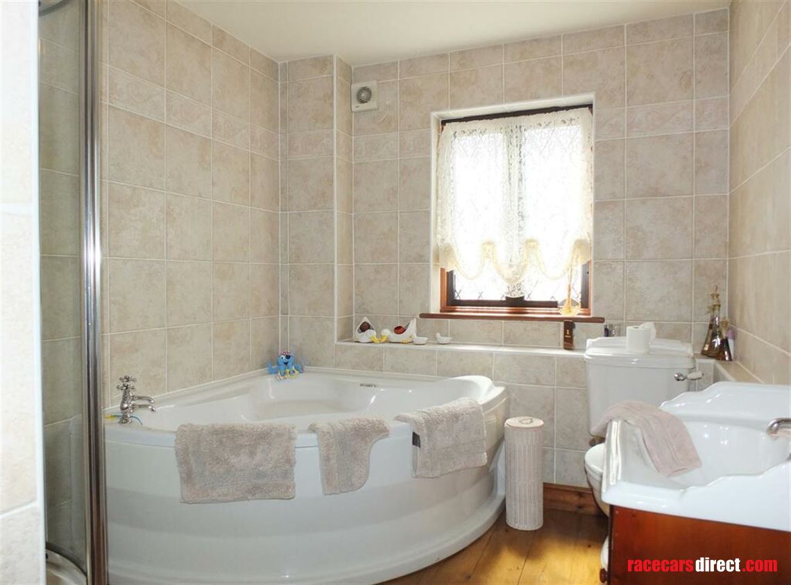 5-bed-house-with-workshops-storage-hgv-access