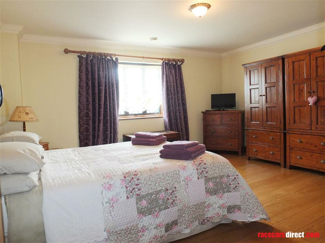 5-bed-house-with-workshops-storage-hgv-access