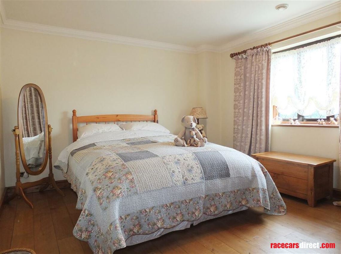 5-bed-house-with-workshops-storage-hgv-access