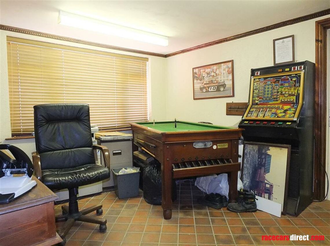 5-bed-house-with-workshops-storage-hgv-access