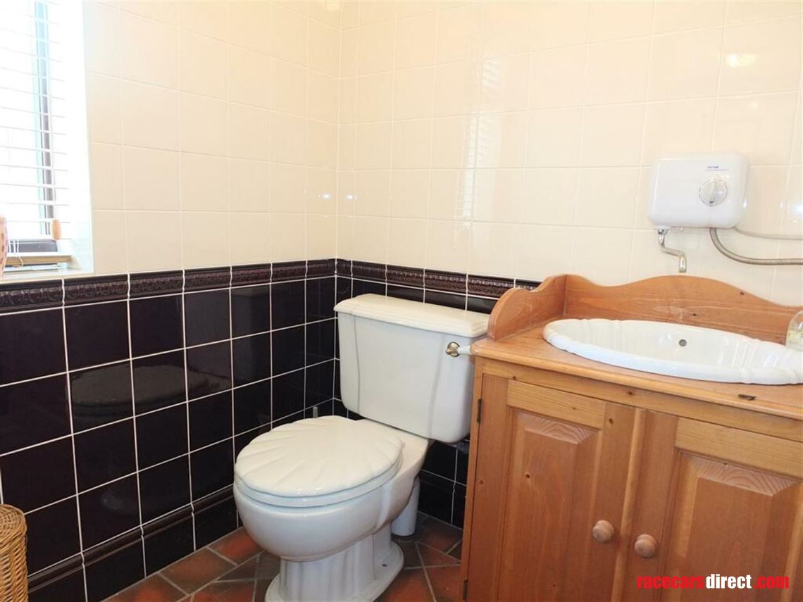 5-bed-house-with-workshops-storage-hgv-access