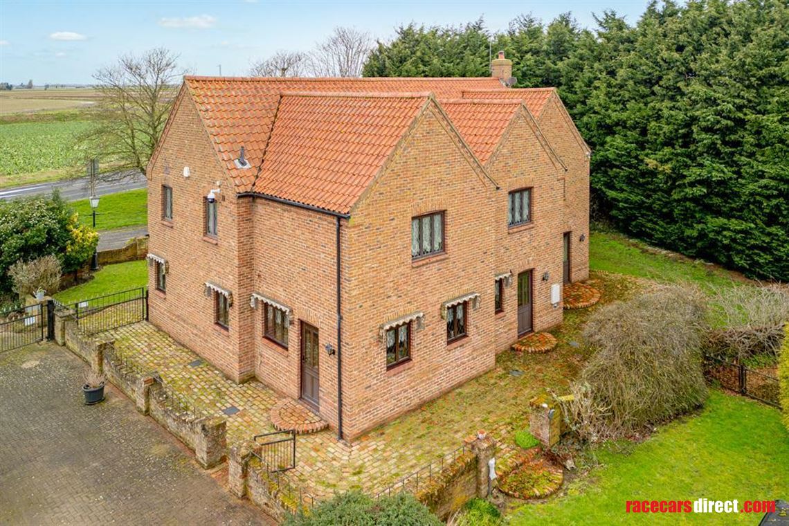 5-bed-house-with-workshops-storage-hgv-access