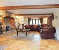 5-bed-house-with-workshops-storage-hgv-access