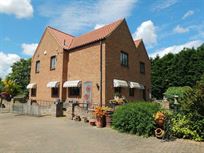 5-bed-house-with-workshops-storage-hgv-access