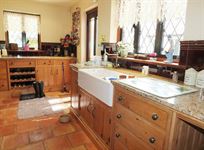 5-bed-house-with-workshops-storage-hgv-access