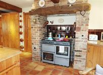 5-bed-house-with-workshops-storage-hgv-access