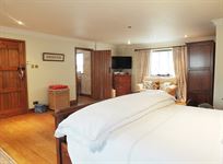 5-bed-house-with-workshops-storage-hgv-access