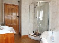 5-bed-house-with-workshops-storage-hgv-access