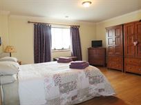 5-bed-house-with-workshops-storage-hgv-access