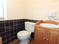 5-bed-house-with-workshops-storage-hgv-access