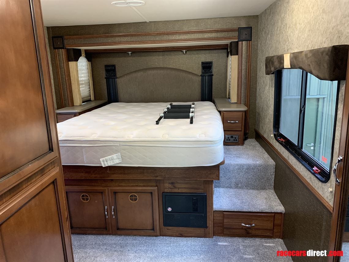 rv-camper-fleetwood-storm