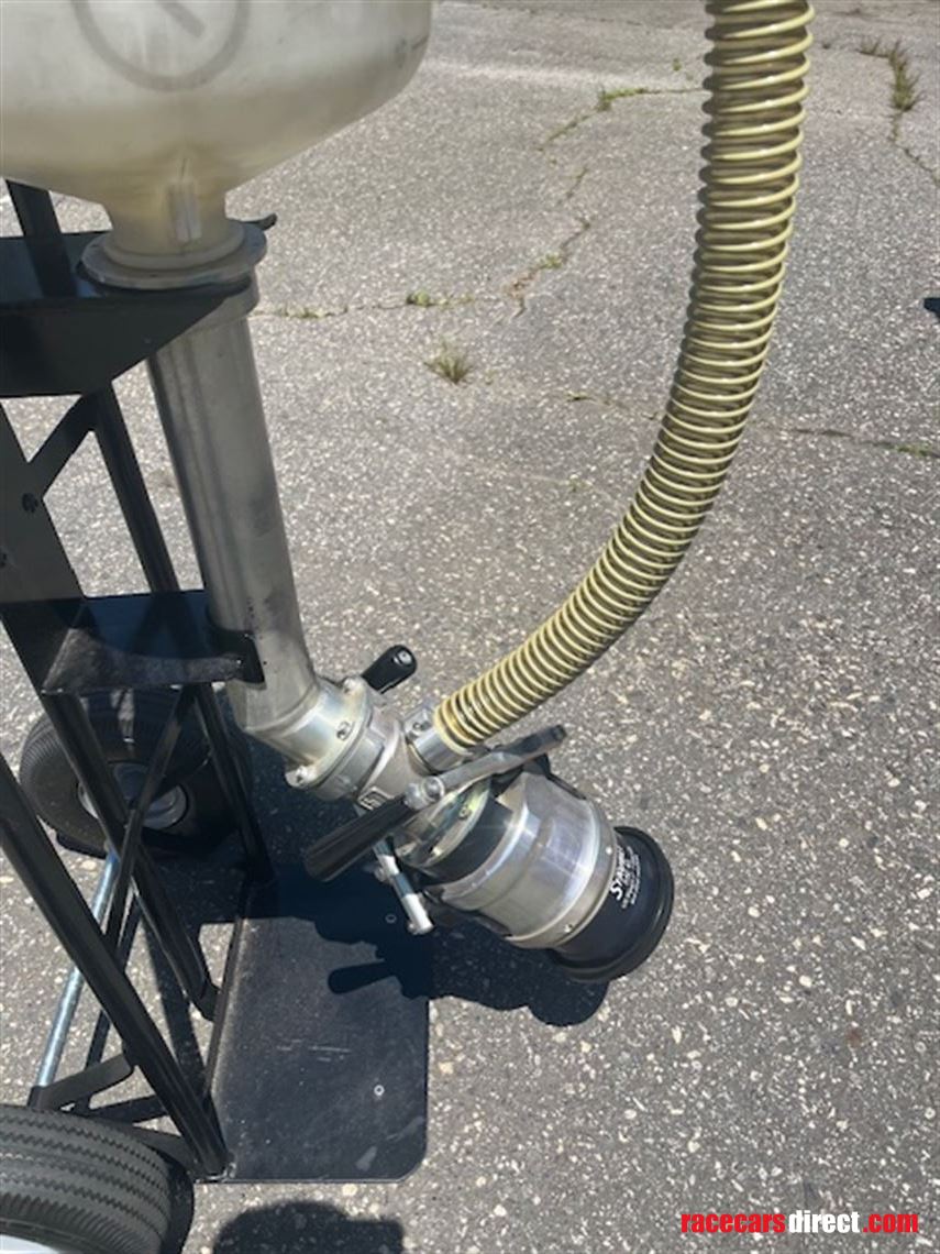 staubli-fuel-filler-bottle-with-stand