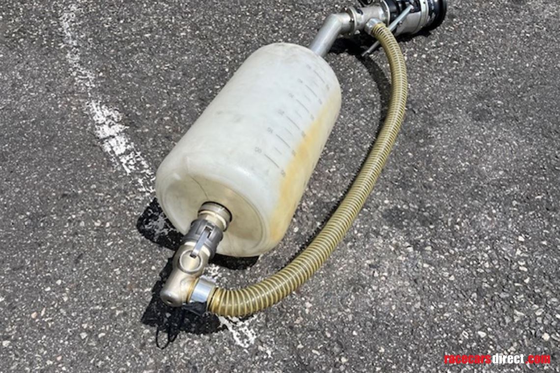 staubli-fuel-filler-bottle-with-stand