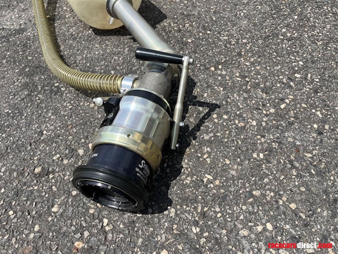 staubli-fuel-filler-bottle-with-stand