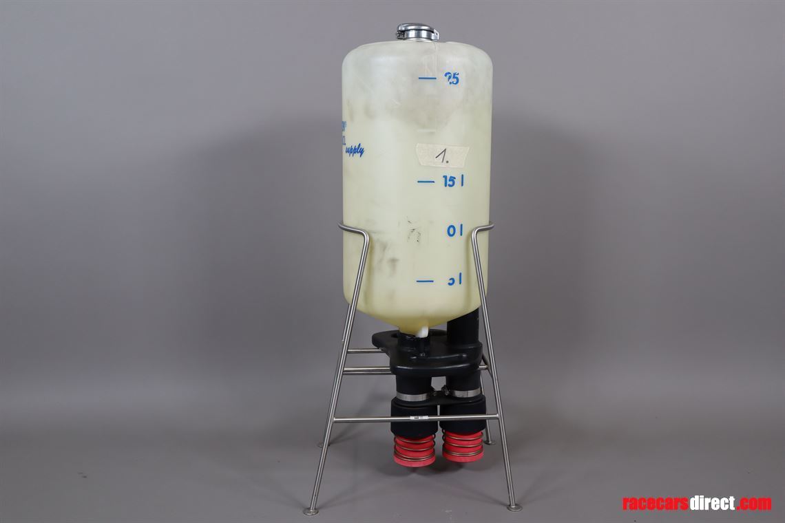 porsche-motorsport-25l-tank-can-with-stand