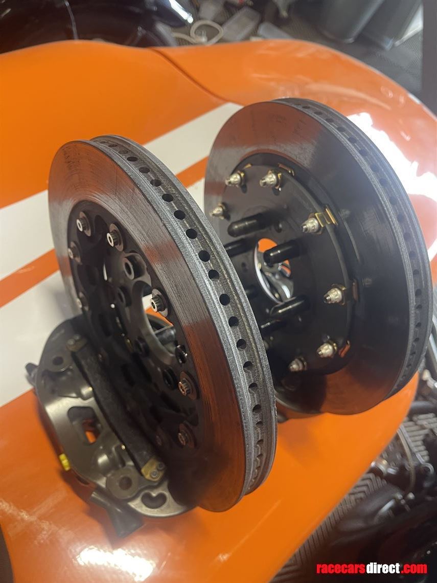 brembo-carbon-carbon-discs-calipers-pads