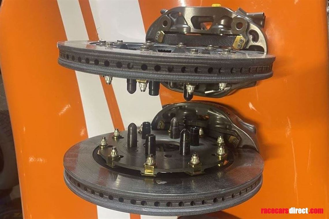 brembo-carbon-carbon-discs-calipers-pads