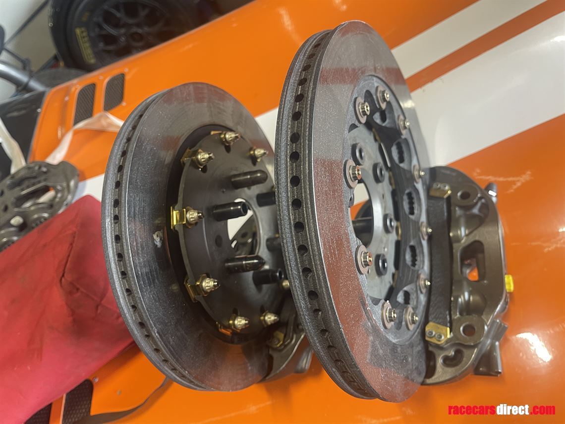 brembo-carbon-carbon-discs-calipers-pads