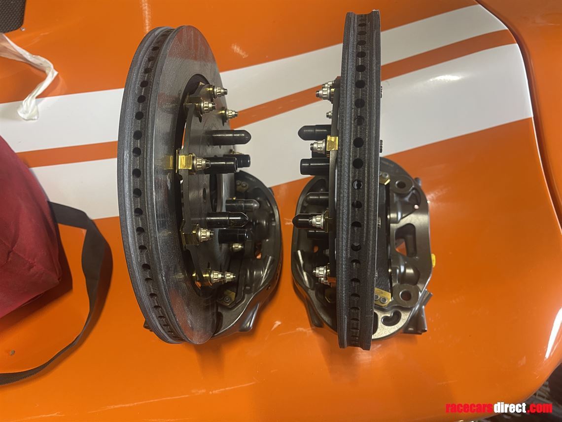 brembo-carbon-carbon-discs-calipers-pads