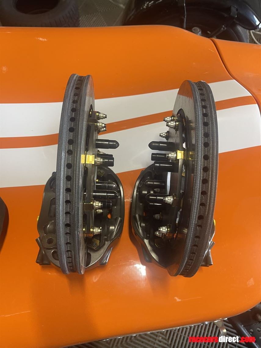 brembo-carbon-carbon-discs-calipers-pads