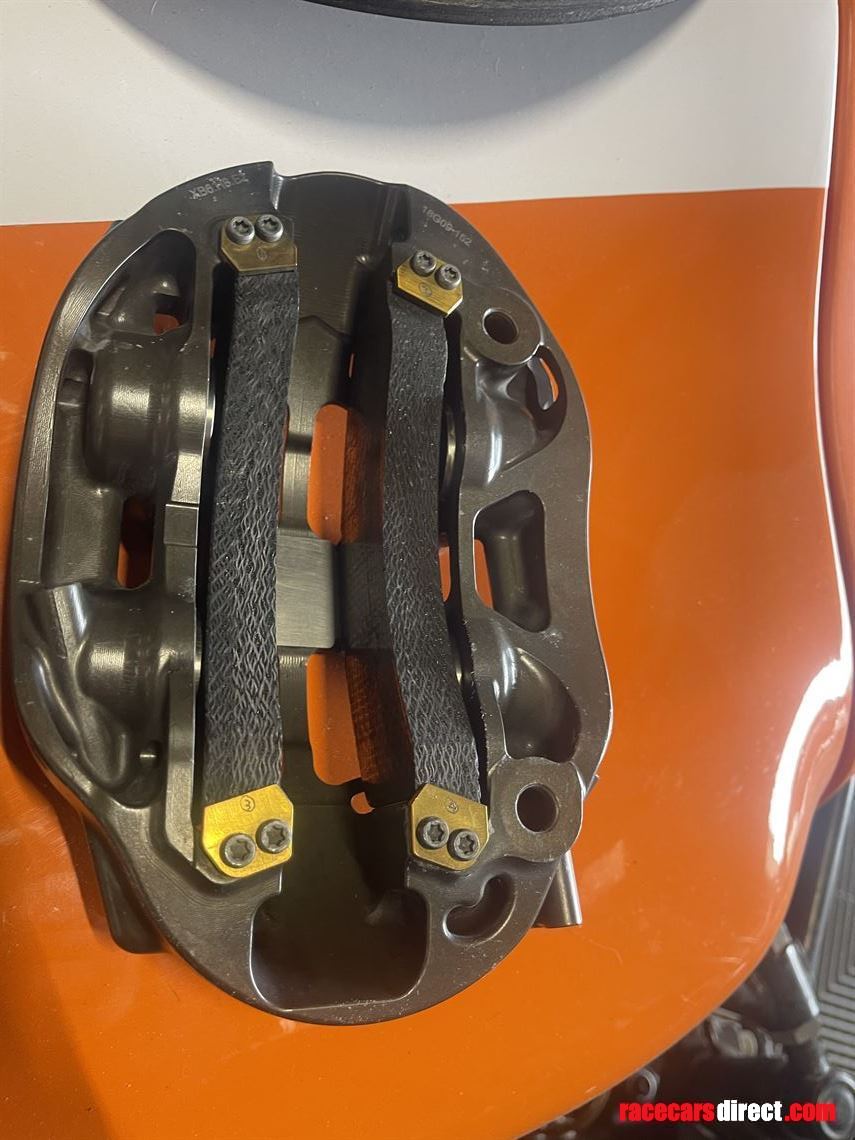 brembo-carbon-carbon-discs-calipers-pads