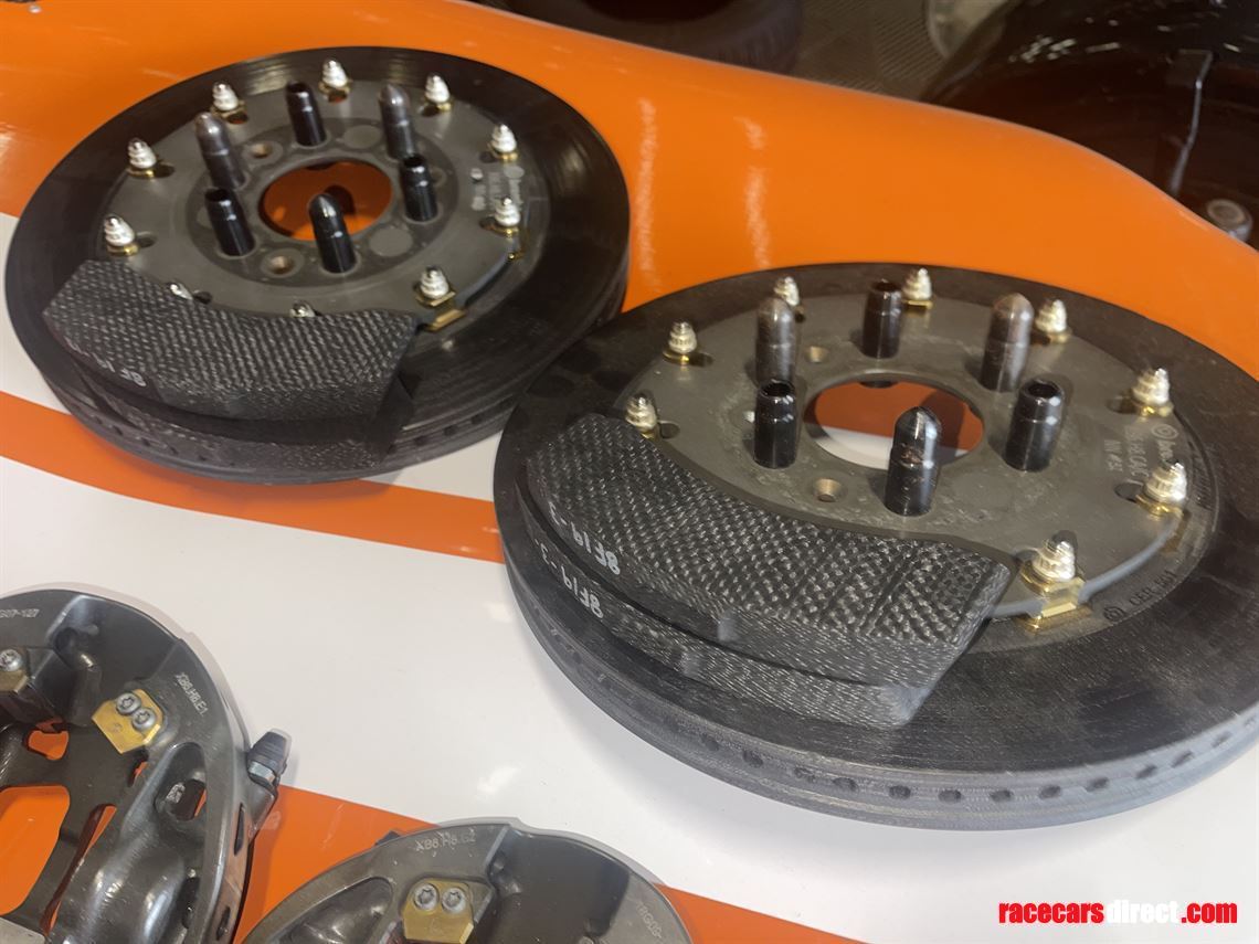 brembo-carbon-carbon-discs-calipers-pads