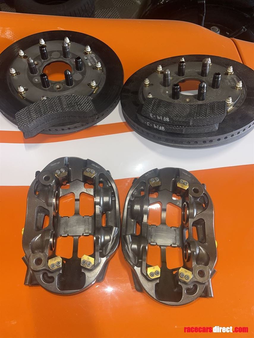 brembo-carbon-carbon-discs-calipers-pads