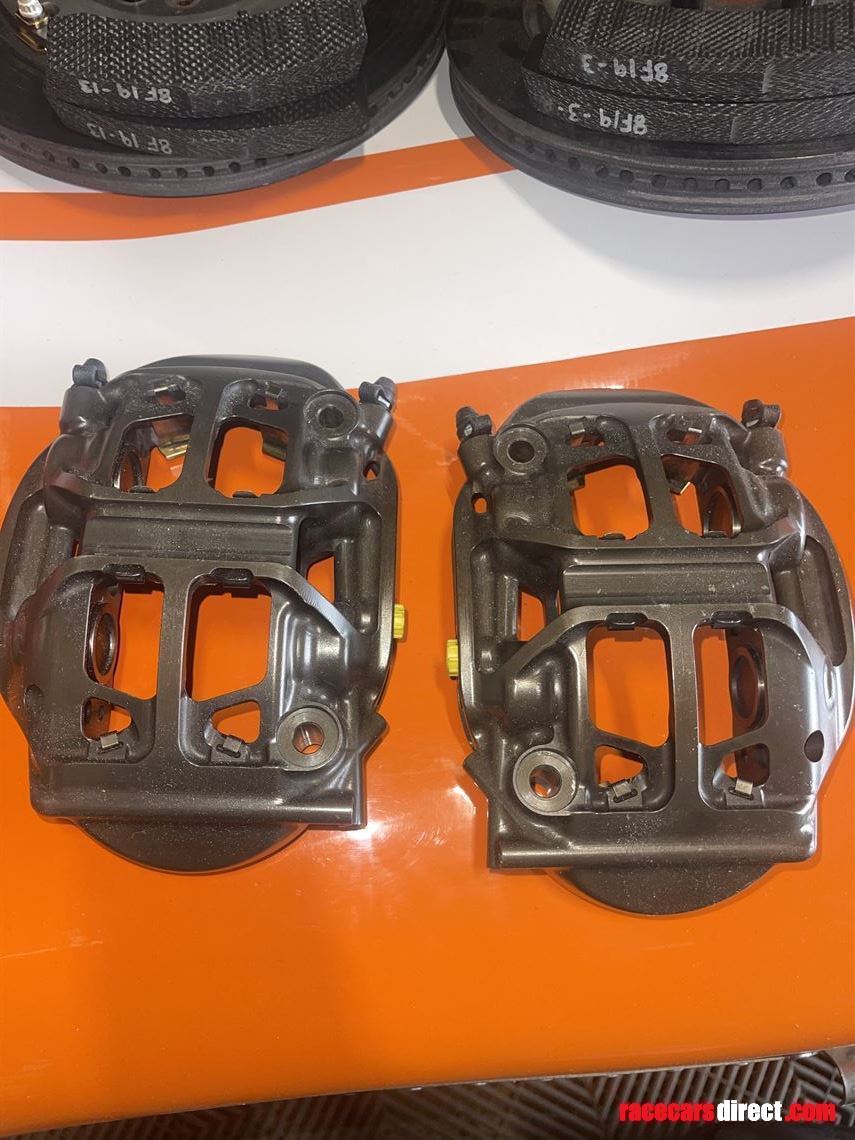 brembo-carbon-carbon-discs-calipers-pads