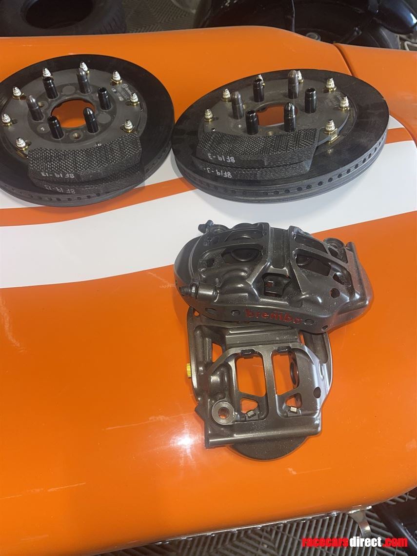 brembo-carbon-carbon-discs-calipers-pads