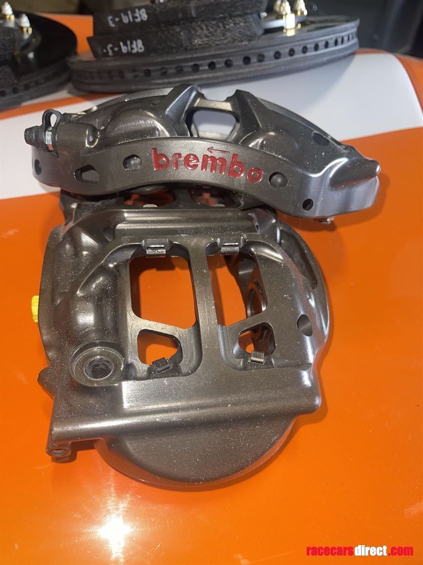 brembo-carbon-carbon-discs-calipers-pads