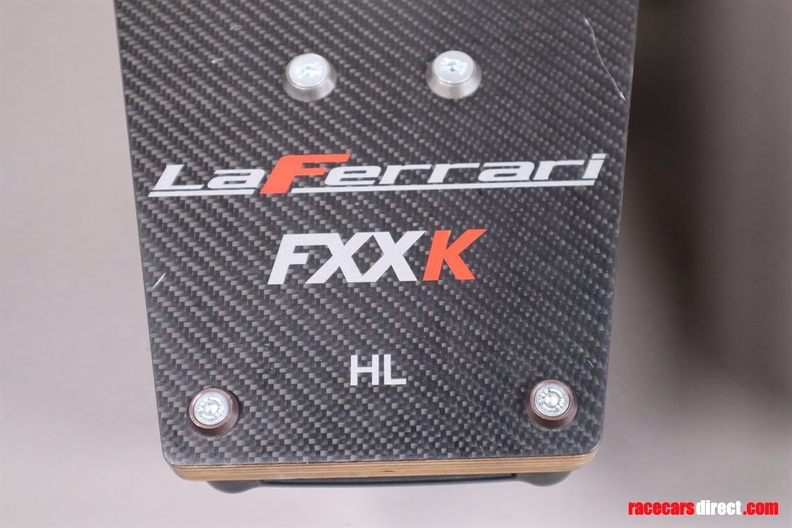 ferrari-laferrari-fxxk-safety-skates