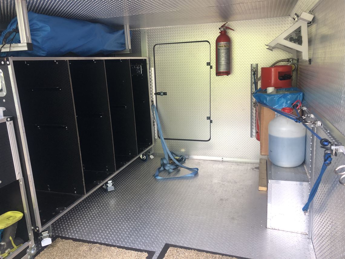 transit-race-van-with-garage