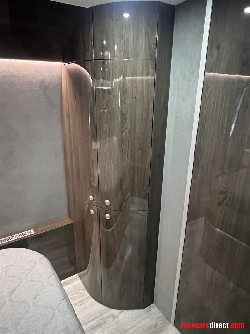 volvo-9700h-exclusive-motorhome-2010-model