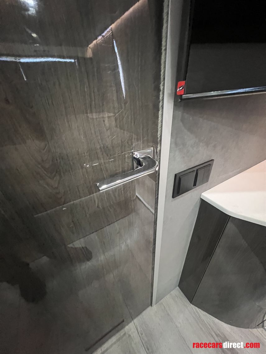 volvo-9700h-exclusive-motorhome-2010-model