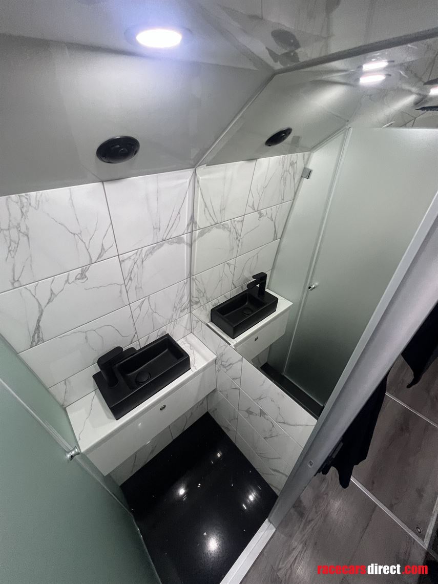 volvo-9700h-exclusive-motorhome-2010-model